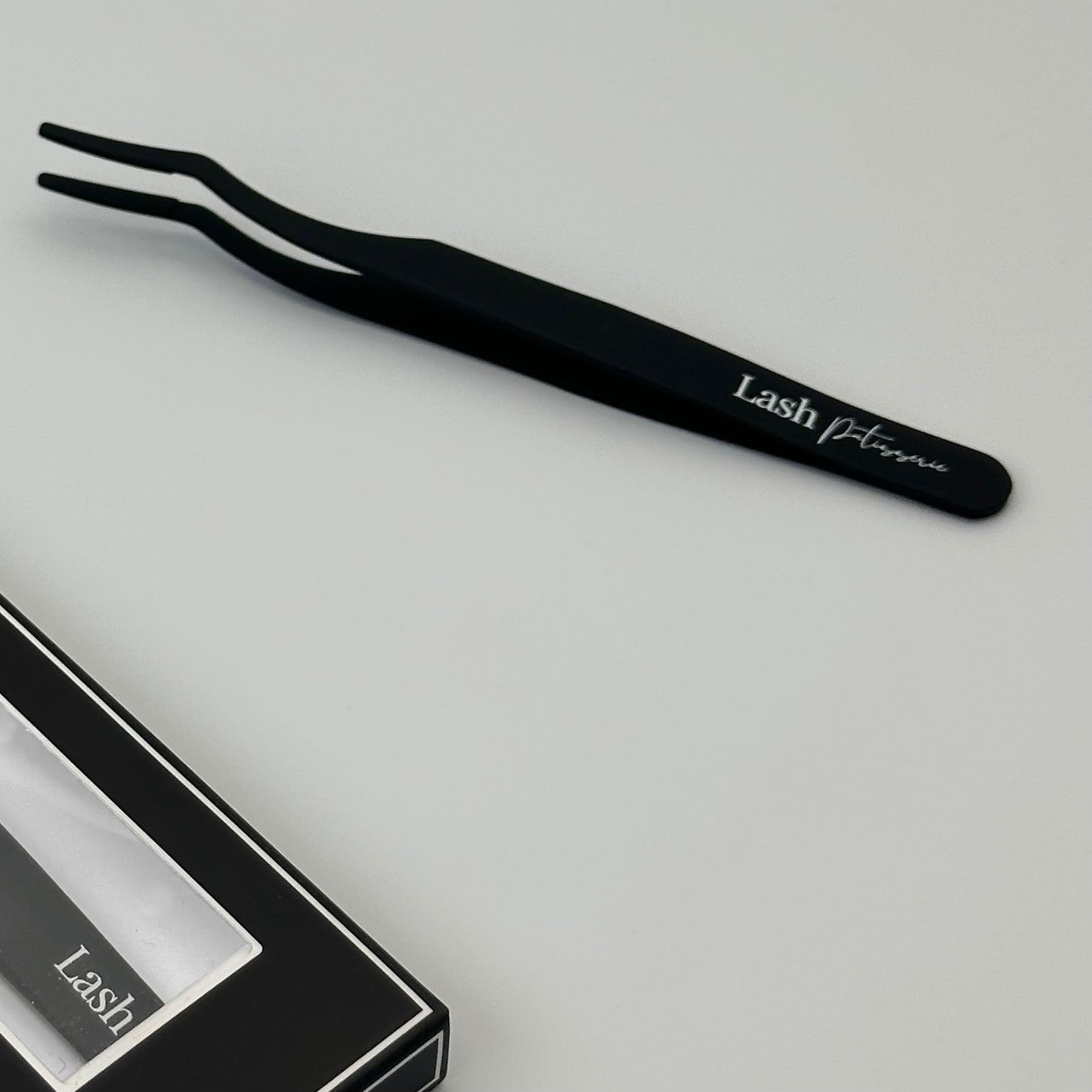 Precision Tweezers. Lash Application Tool.