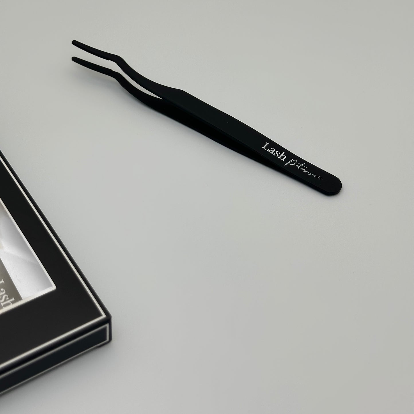 Precision Tweezers. Lash Application Tool.