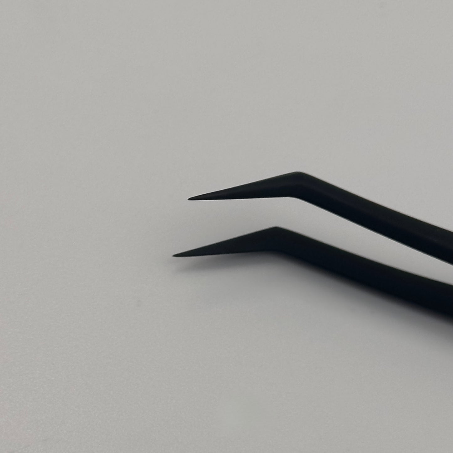 Precision Lash Tweezers.
