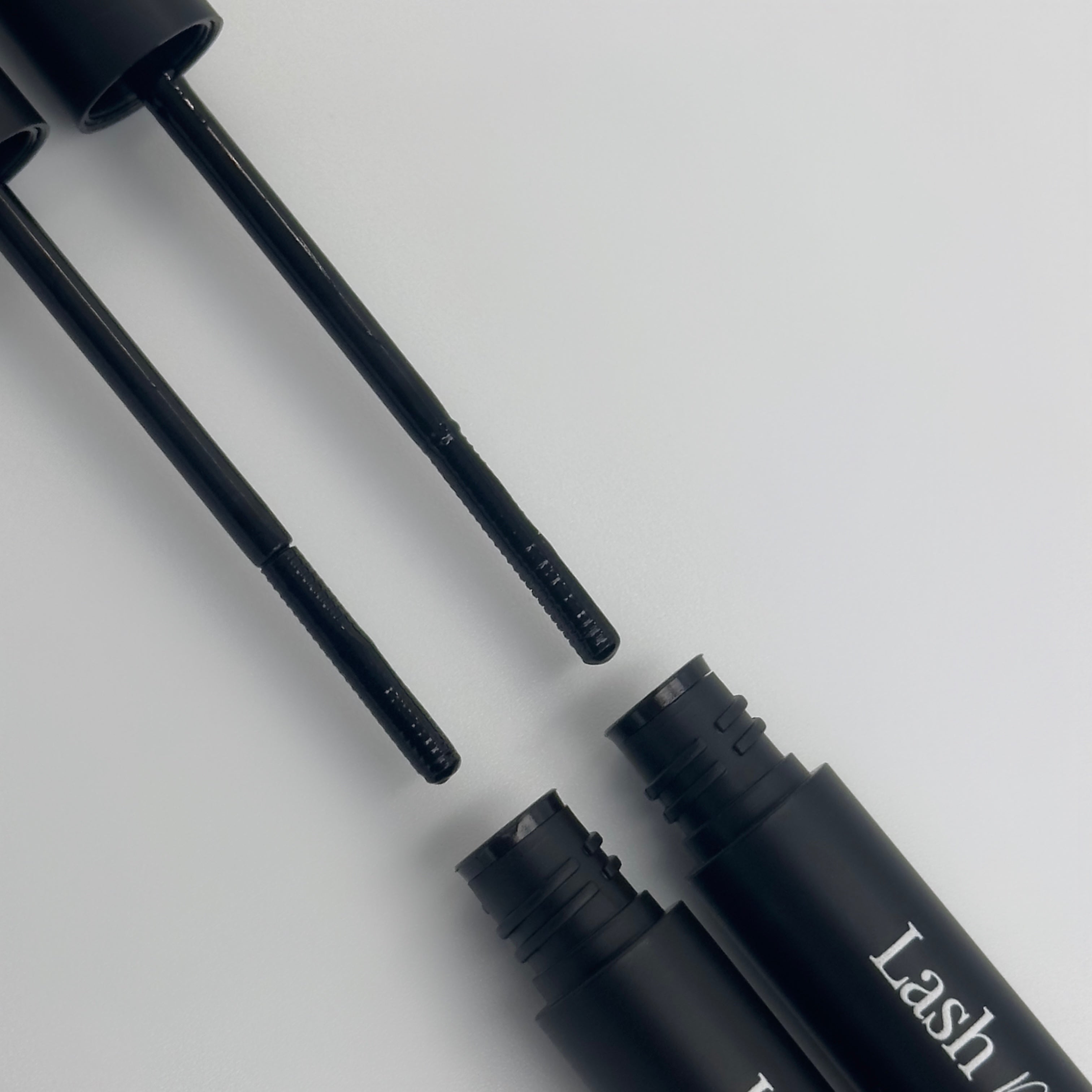 ROSE-OIL LASH REMOVER DUO.